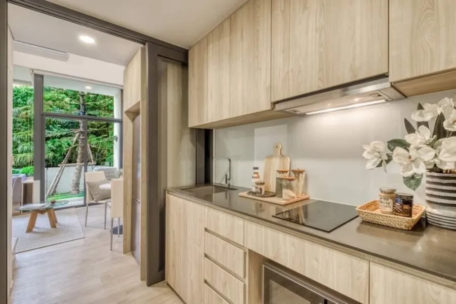 Condo Landmark at MRTA Station, Duplex room, minimalist style, balcony with great views. Reserve quickly.