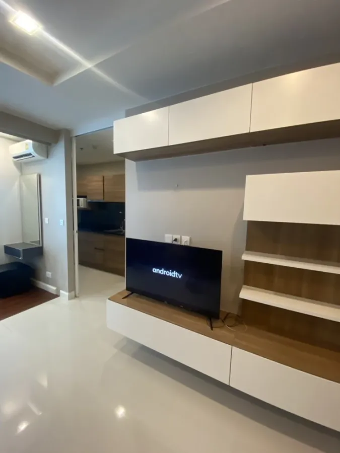 For sale/rent: The Metropolis condo, beautiful unit, high floor, clean, excellent ventilation, ready to move in.