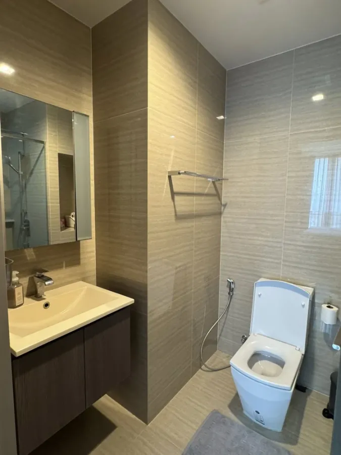 For rent: The Line Asok-Ratchada, corner unit, private, 16th floor with high-floor view. Convenient and fully equipped. Don't wait!