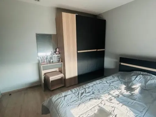For sale: Rich Park @ Chao Phraya with a 7.6 meter wide room, great city view, fully furnished, interested, book now.