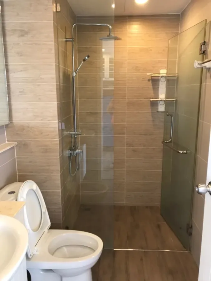 For rent: The Blu X Bangsaen. Beautifully decorated unit with high-quality built-in furniture. Prime location with convenient transportation. Book now
