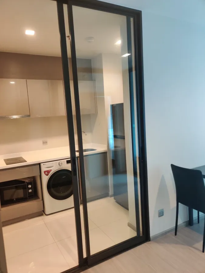 For sale rent Life Asoke-Rama 9, very beautiful room, separated room, very good proportion, great view, hurry to move, don't miss it