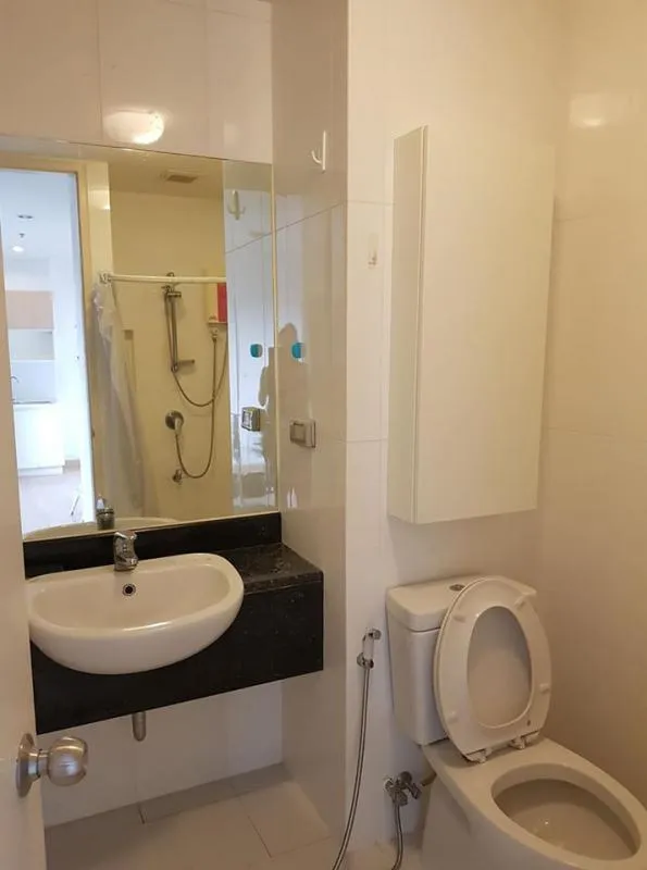 express!! Sell / rent The Parkland Srinakarin Lakeside 1 bedroom, 1 bath, pool view, can't miss !!