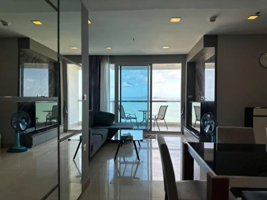 For sale: The Palm Wongamat Beach Pattaya, spacious room, high floor, fully decorated, Buit-In, move in now.