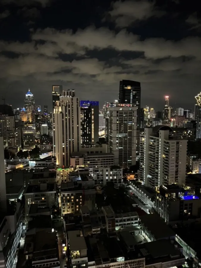 For rent!! Ashton Asoke Condo, 28th floor, beautiful room, fully furnished. Ready to move in, hurry and reserve now!!