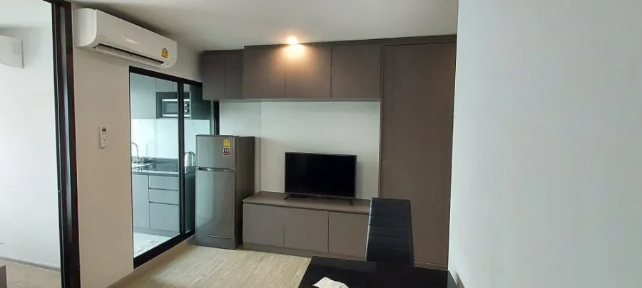 For rent, Reach Phaholyothin 52, clear view, not hot room, full built-in furniture, hurry to book