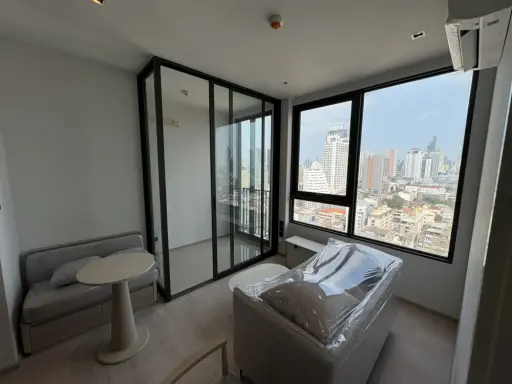 For sale: Reference condo Sathorn-Wongwian Yai, beautiful corner room, no people walking around to disturb, city view, no buildings blocking the view,