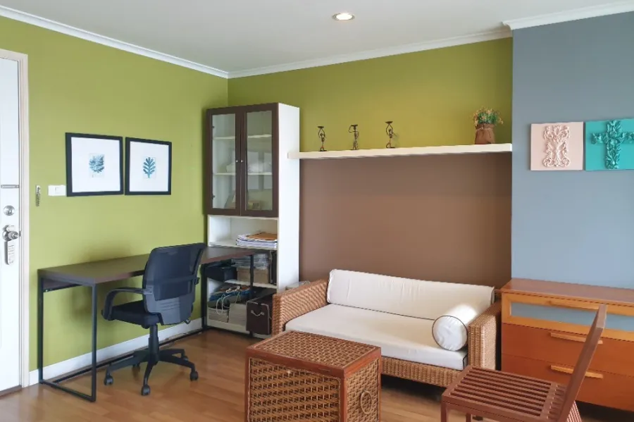 For sale or rent Lumpini Place Ramindra-Lak Si The room is decorated in bright colors, very livable, open view, good price, book quickly.