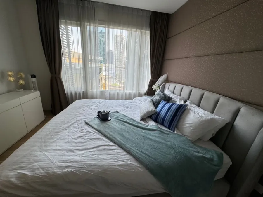 For rent: Siri @ Sukhumvit. Spacious, fully furnished room. Book now! Don't miss out! Act fast!