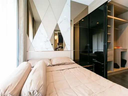 Quick sale, The Line Asoke-Ratchada, size 35.5 sqm., Unit 302, 3rd floor, fully built-in furniture, hurry up