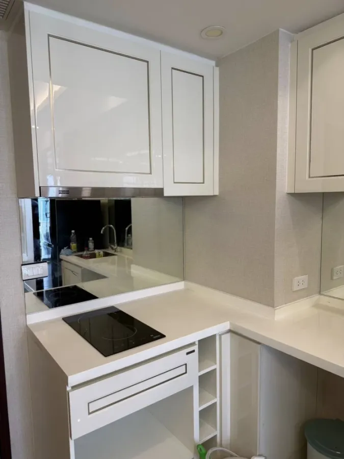 For sale or rent: Amaranta Residence, 5th floor room, open atmosphere, swimming pool view, separate room zones, must reserve.