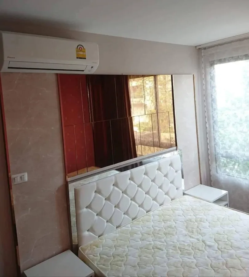 For rent sell:Metro Luxe Ratchada, 3rd floor (corner unit),Building A. Built-in furnishings and fully furnished. You definitely need to book this one!