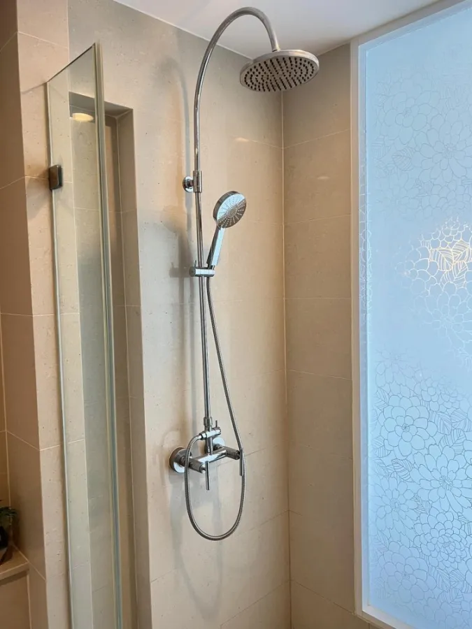 Condo for rent, The Riviera Wongamat Beach (North Pattaya), comfortable bed, sea view, shady, don't miss it.