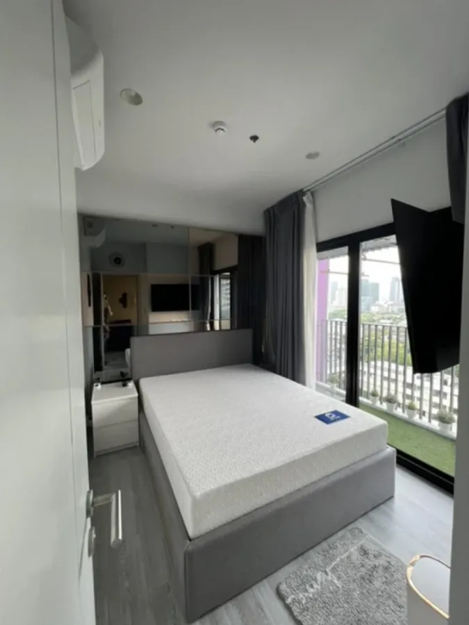 XT Ekkamai, 12th floor, fully furnished unit for rent. Book now!