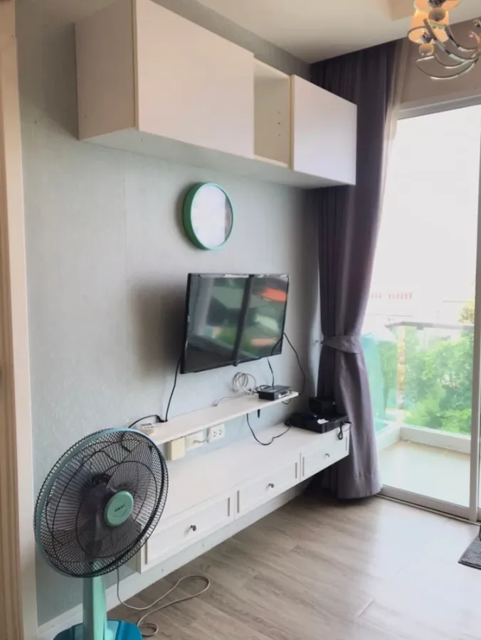 For rent: The Blu X Bangsaen. Beautifully decorated unit with high-quality built-in furniture. Prime location with convenient transportation. Book now