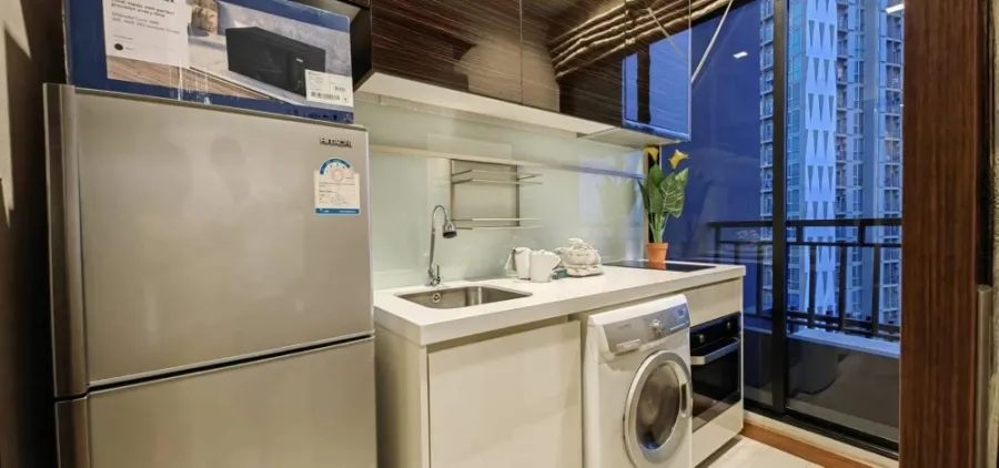 Condo for rent, Ivy Ampio, nice room, windy, fully furnished with furniture electrical appliances book now