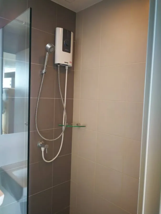 Condo for sale/rent: Ideo Mobi Sukhumvit Eastgate, 15th floor, swimming pool view, corner room, built-in furniture + electrical appliances + washing m