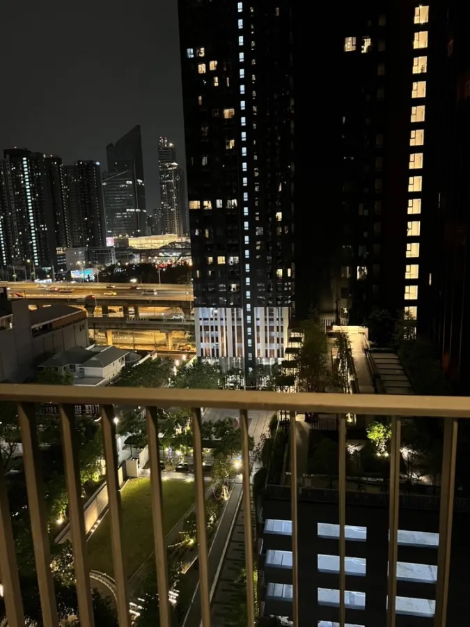 Condo for rent, Life Asoke-Rama 9, ready-to-move-in condo on prime location, business area, urgent!!