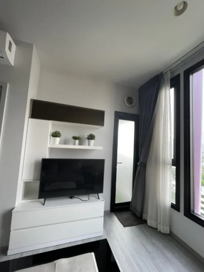 XT Ekkamai, 12th floor, fully furnished unit for rent. Book now!