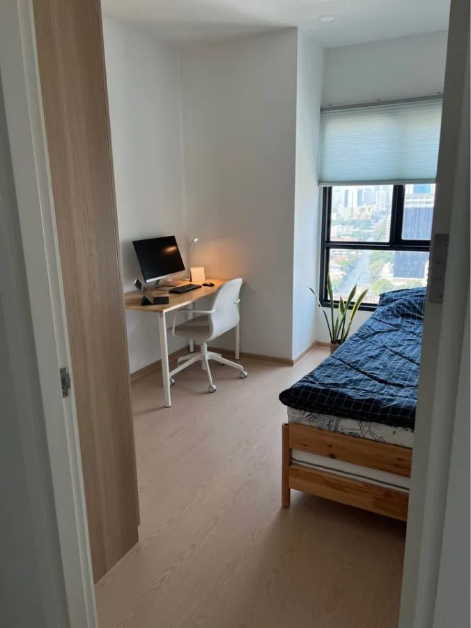 For rent: The Tree Sukhumvit 71-Ekkamai, corner room, windows all around. Beautiful view, no buildings blocking it. Hurry and reserve before the room