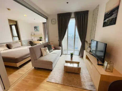 For rent: House 23 Ratchada-Ladprao, high floor, spacious room, fully furnished, just bring your own luggage and move in.