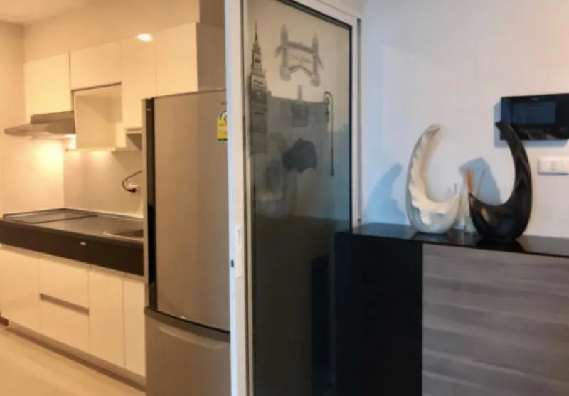Condo for rent at Supalai River Resort, 14th floor, floor level that can experience the most beautiful view of the Chao Phraya River.