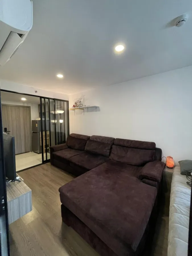 For rent, The Origin Phahon - Saphan Mai, with a walk in closet, plus a large sofa. If you don't reserve, you will miss a lot.