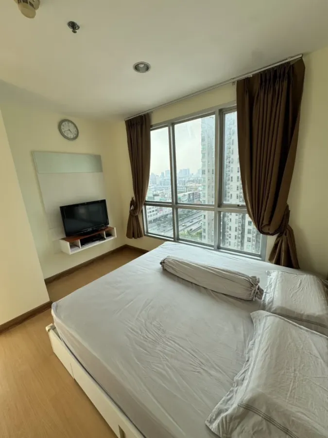 🔥 Hot Rental! Spacious 2BR Condo Right Next to MRT Huai Khwang (0 Meters!) 🔥