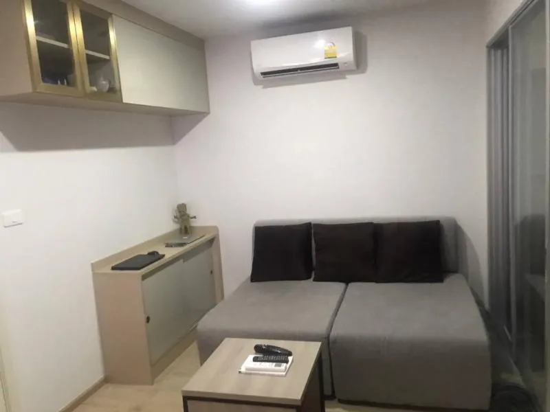 It has arrived. Fresh and hot. Elio Del Moss. New room. Big size. Cheap price. Great like this. Hurry up to reserve it.