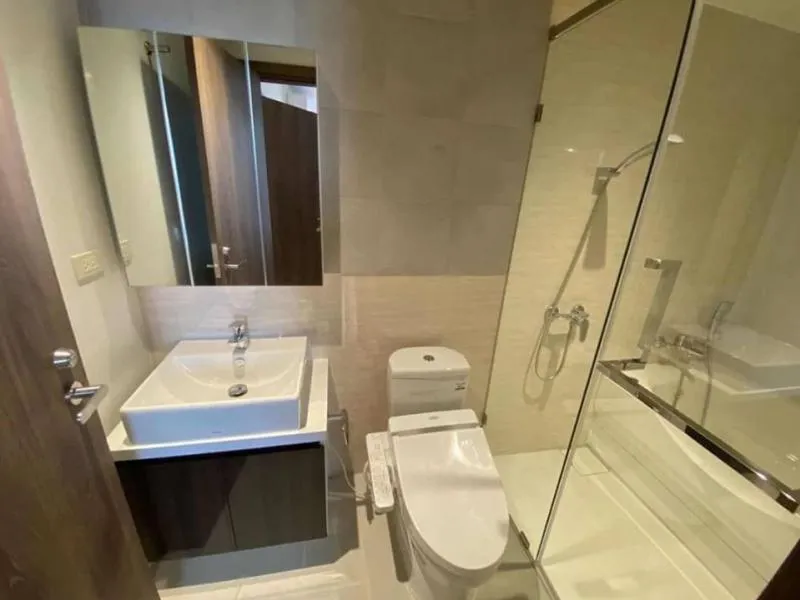 Rent Runesu Thonglor 5, 6th floor, wide balcony, fully furnished, near BTS Thonglor, just 5 minutes like this, must book.