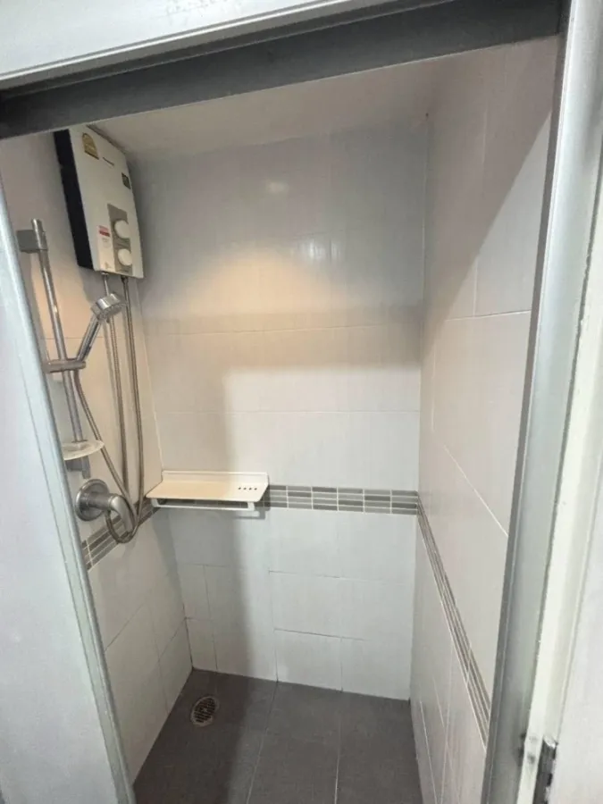 For rent: Lumpini Park Rama 9 Ratchada, high floor unit, fully furnished, ready to move in. Book now!