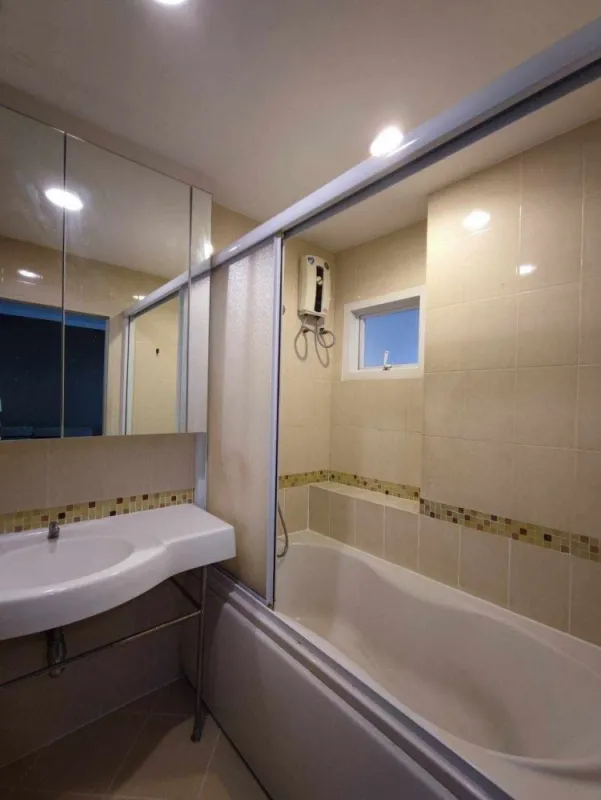 ให้เช่า ไลฟ์ แอท รัชดา (ลาดพร้าว 36) ชั้น 16 ชั้นสูง Private วิวสวย ห้องกว้าง อยู่สบาย จองเลยจ้า