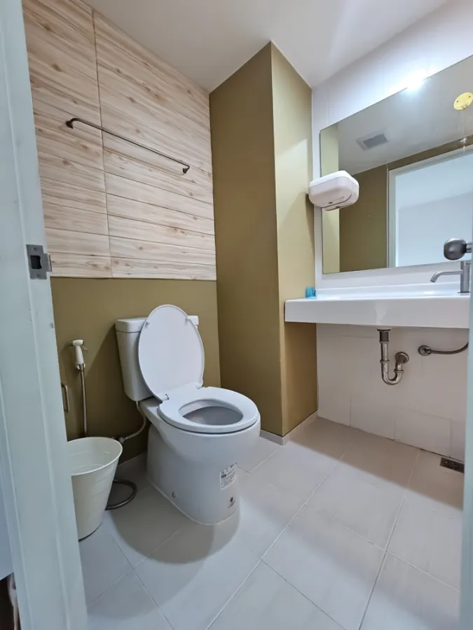 Condo for sale U-Delight Rattanathibet, high floor (16), comfortable, swimming pool view. It's good to buy for yourself. It's a great investment. Hurr