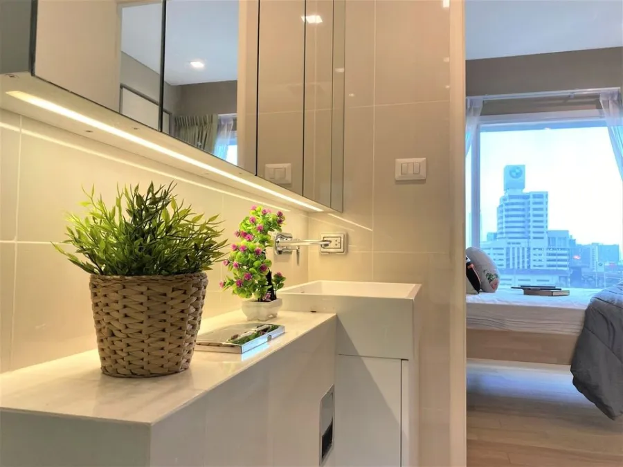 For rent: The Saint Residences, beautifully decorated room in a sweet style. The entire room is wallpapered. Can't reserve it?
