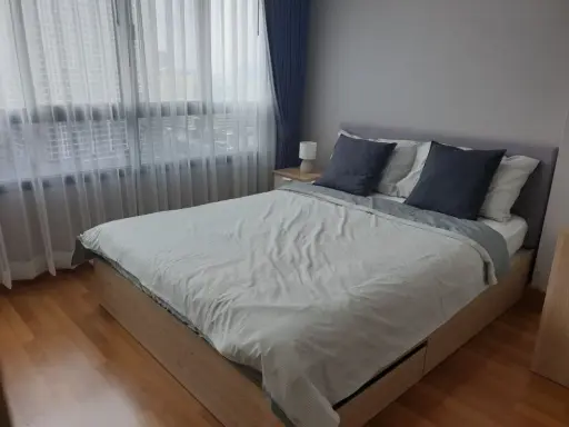 For rent, Lumpini Place Phahon - Saphan Khwai, no building to block the morning sun, the room is at the end. little sound of people walking by