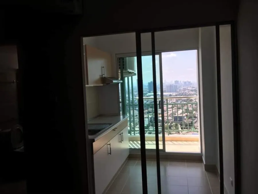 Condo for sale Supalai Park Khae Rai-Ngamwongwan. Get a great view of the city. Empty room. If you like to decorate the room, don't miss it. Book now.