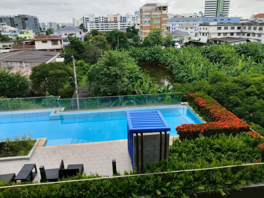💙🏡 For Sale: The Niche Mono Bangna – Pool View, Fully Furnished! 🏡💙