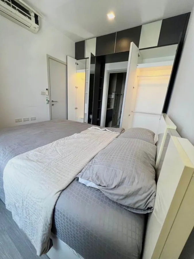 For rent, Nye by Sansiri, 30th floor, open view, very good atmosphere. Comes with a large bed, thick and soft, comfortable to sleep on. Reserve quickl
