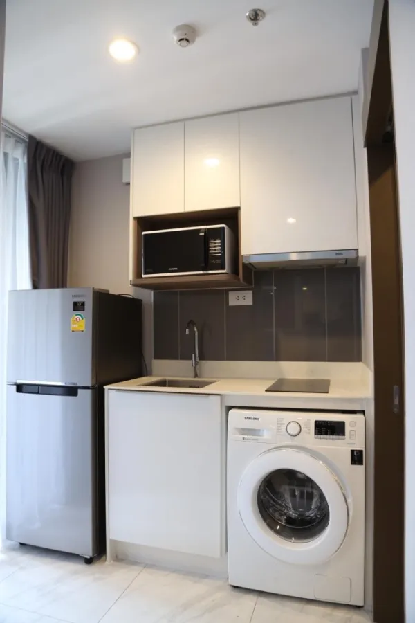 Condo for rent, Ideo Mobi Asoke, prime room. Complete in one place Just drag one bag and move in.