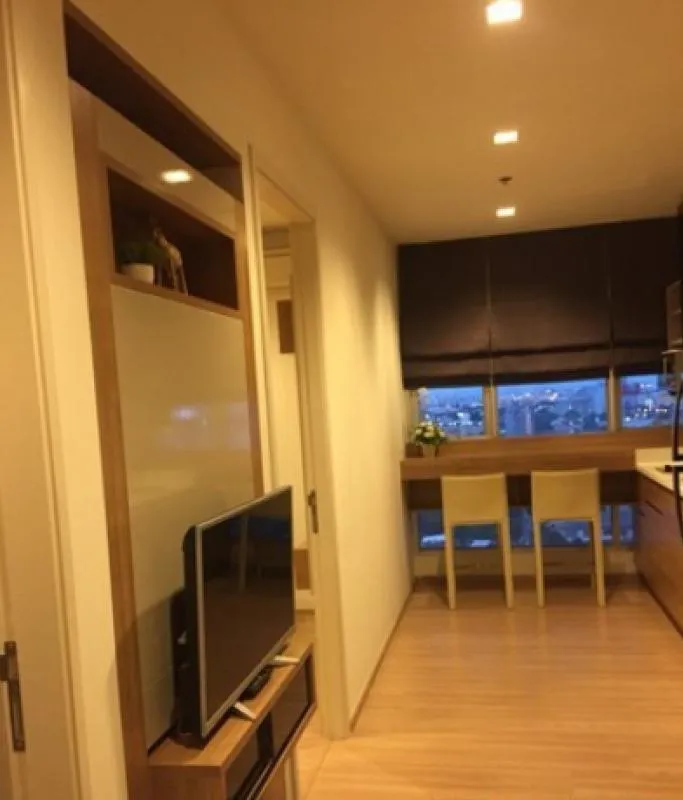 For rent Rhythm Phahon-Ari, beautiful room, 1 bedroom, fully furnished, great view, book now, don't miss it.