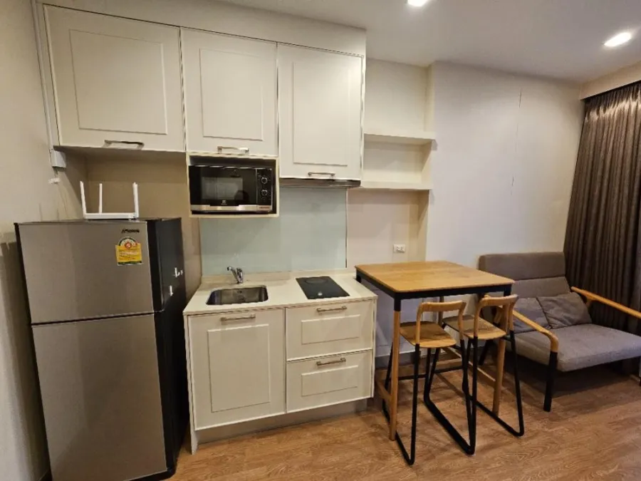 For sale, Q House Sukhumvit 79, 9th floor, comes complete with furniture and electrical appliances. Buy now, don't miss it.