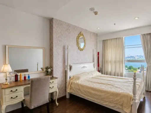For sale: Supalai Prima Riva, a luxury condominium on the Chao Phraya River, fully furnished and ready to move in.