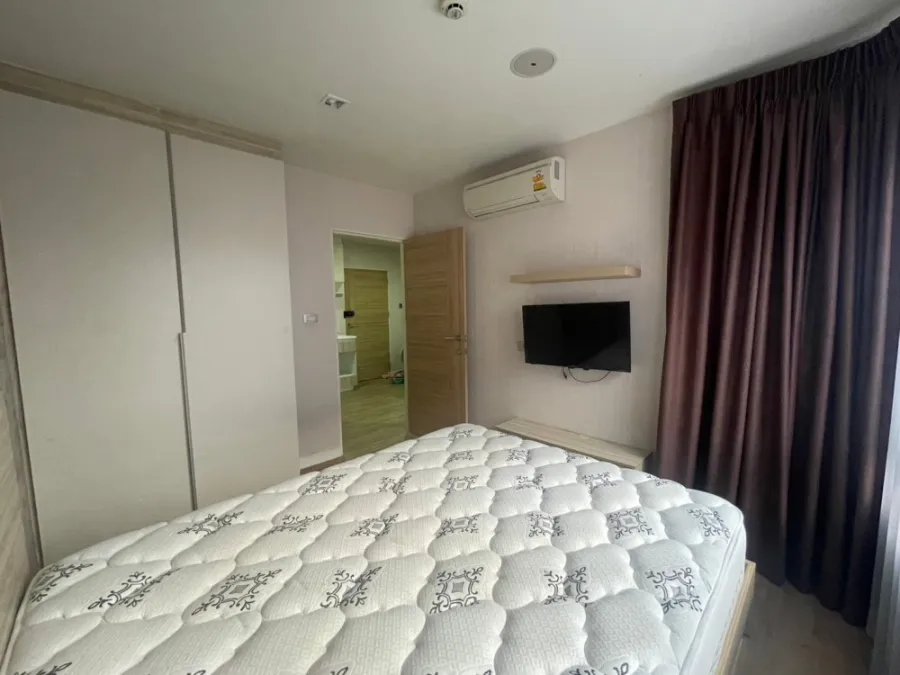 Condo for sale H2 Ramindra 21, complete set of Buit-In furniture, wallpaper installed throughout the room. Hurry and reserve now.