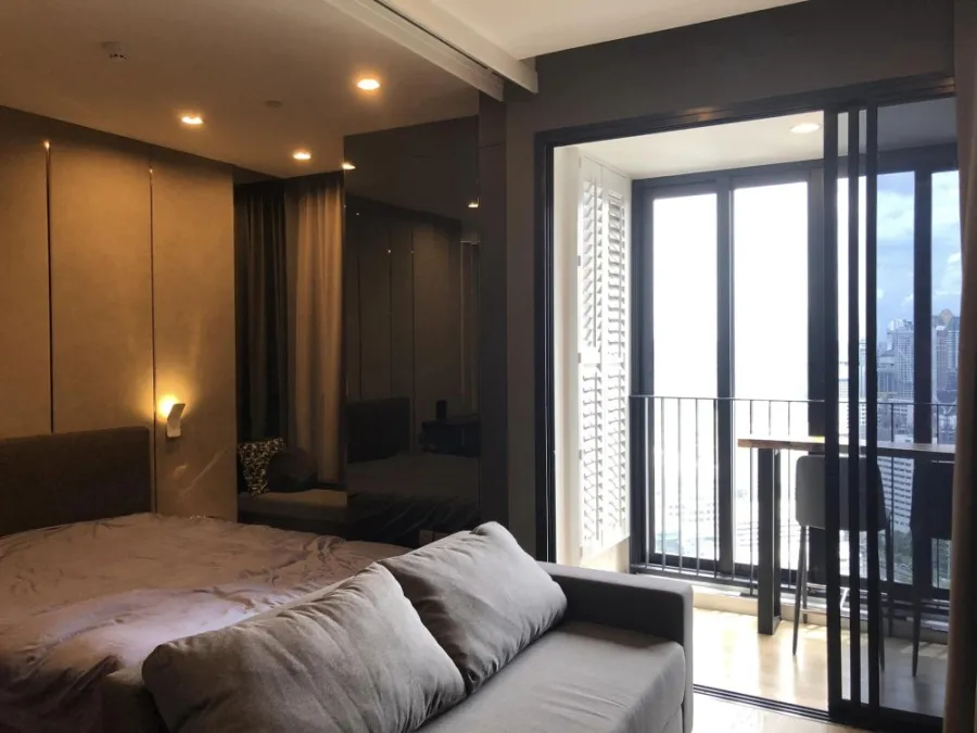 For rent: Ashton Chula-Silom, fully furnished, luxuriously decorated, high view, not blocked, ready to book now.