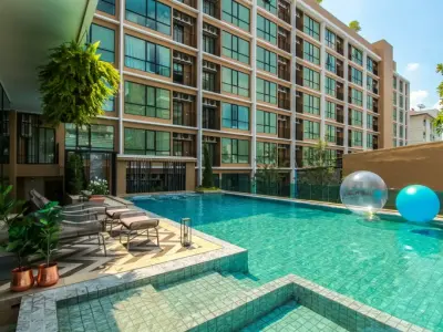 Brown Condo Huaikwang