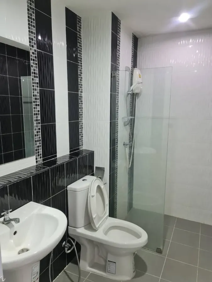 ขาย Amorn Village Place ห้องน่าอยู่ มาพร้อมเฟอร์นิเจอร์ครบครัน ดีแบบนี้ห้ามพลาด