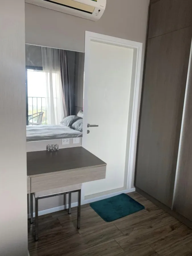 ขาย ไนท์บริดจ์ ดิ โอเชี่ยน ศรีราช วิวทะเลแจ่มๆ เฟอร์นิเจอร์อย่างดี แต่งผนังเริศๆ มาแต่ตัวเข้าอยู่ได้