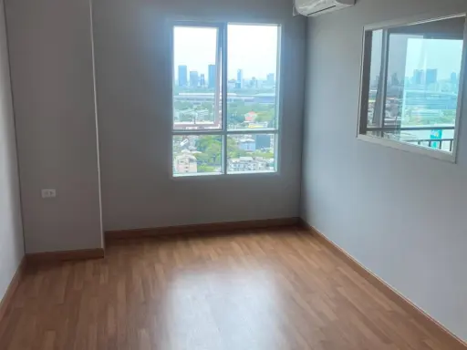 Sale Lumpini Place Taopoon Interchange. The room was empty, no one was there. Private corner room, great view, book now.