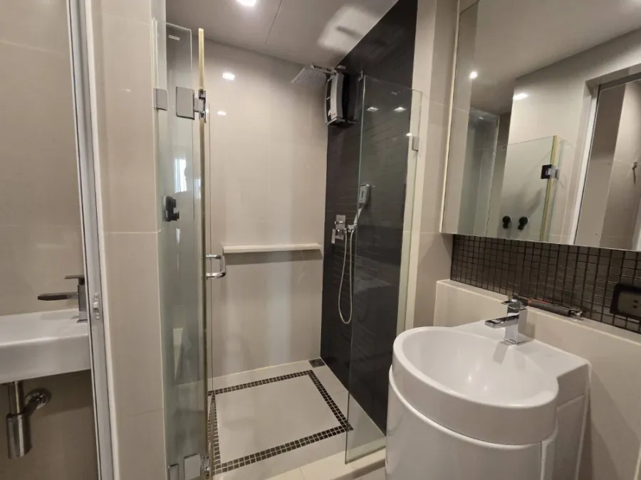 For rent!! Lumpini Center Happyland Condo Phase 1-4, 30th floor, beautiful room, fully furnished, worth living in, don't miss it!!