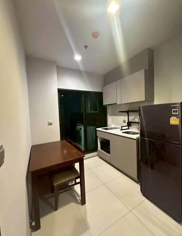 For sale/rent: Life Asoke-Rama 9, 9 rooms ready to move in, fully furnished, appliances included. Come and own it today, don't miss out!